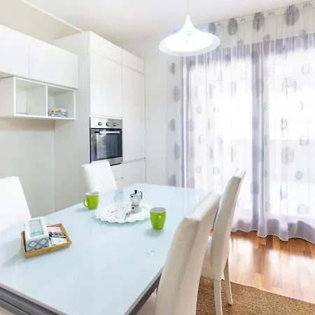 64a Bilocale In Zona Servita A Due Passi Dal Mare